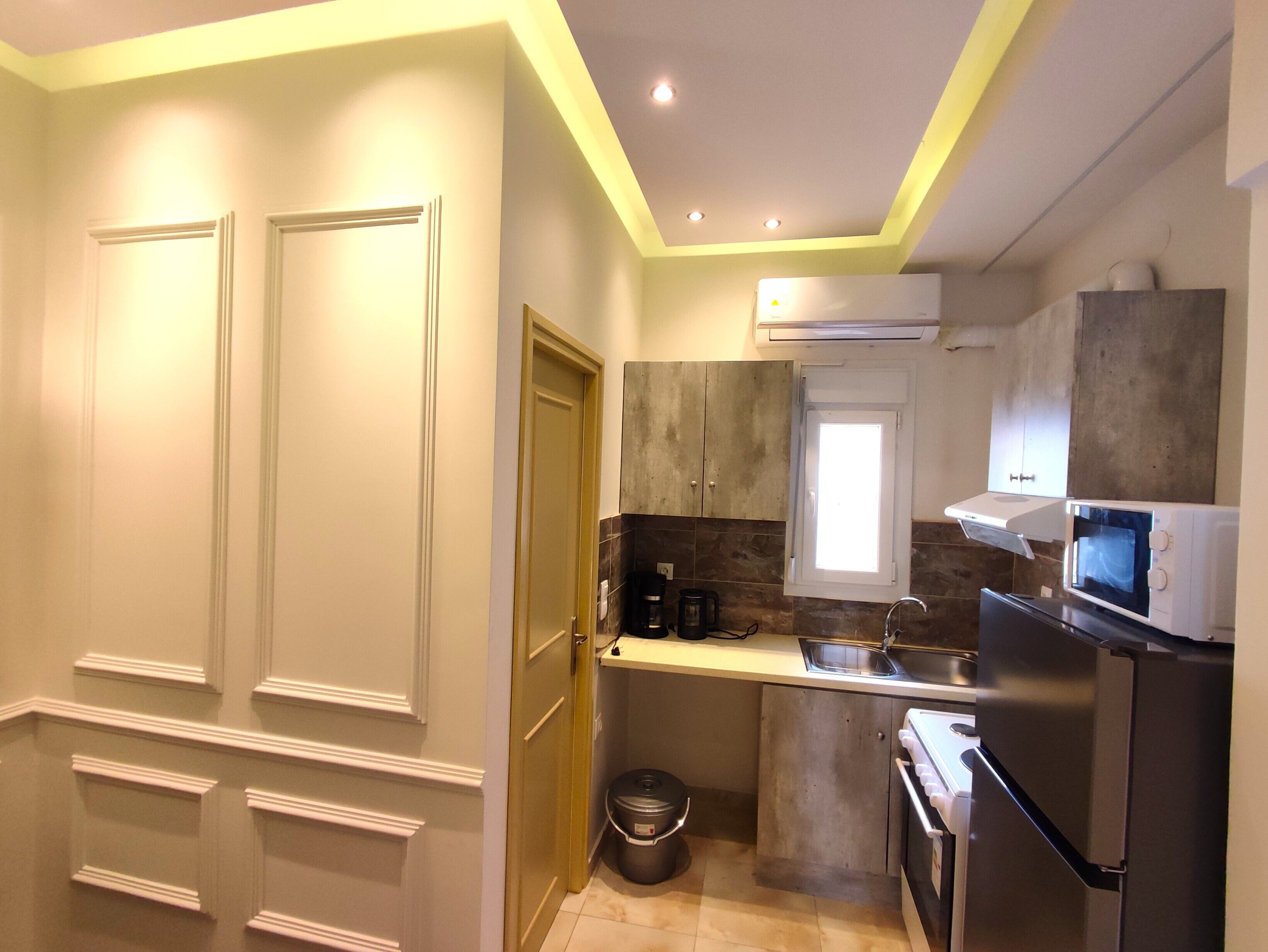 Deluxe Suite | 1 bedroom, desk, laptop workspace, blackout drapes