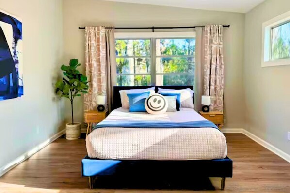 4 bedrooms, desk, iron/ironing board, free WiFi