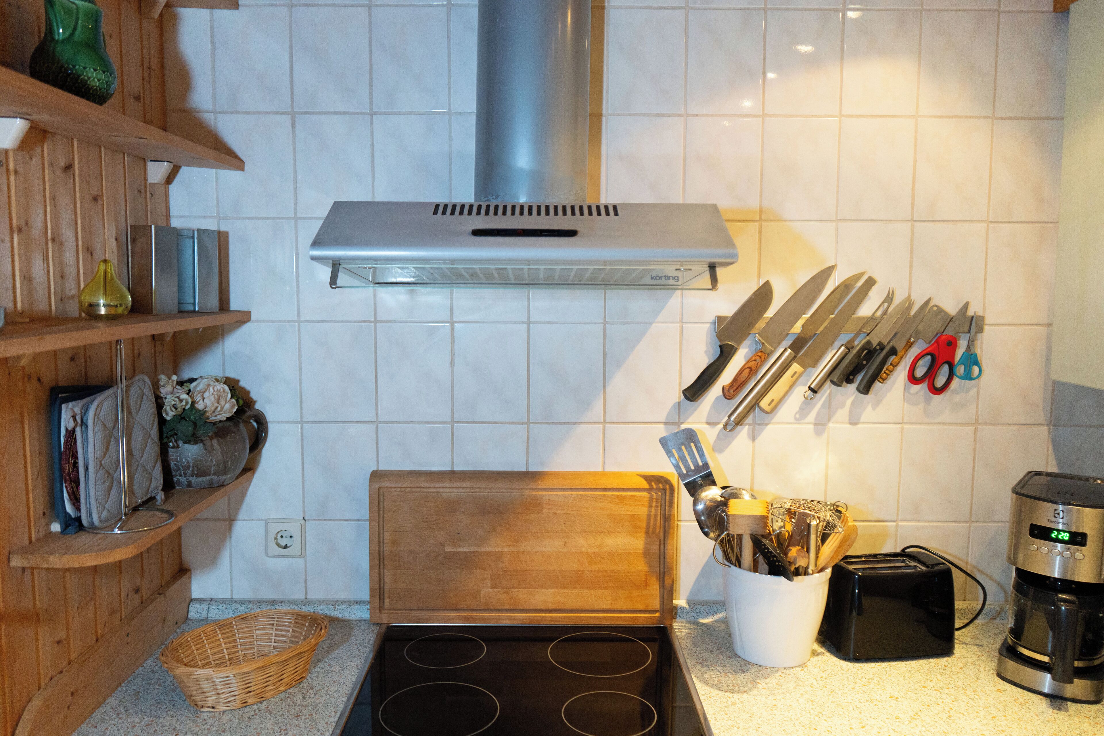 Kylskåp, mikrovågsugn, ugn och spishäll