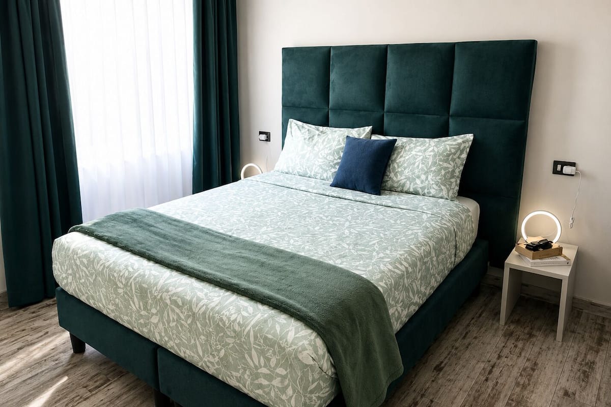 Nhà liên kế Deluxe, 1 giường cỡ king, không hút thuốc, dịch vụ dọn phòng | 1 phòng ngủ, bàn, khu vực làm việc phù hợp cho laptop, phòng cách âm 