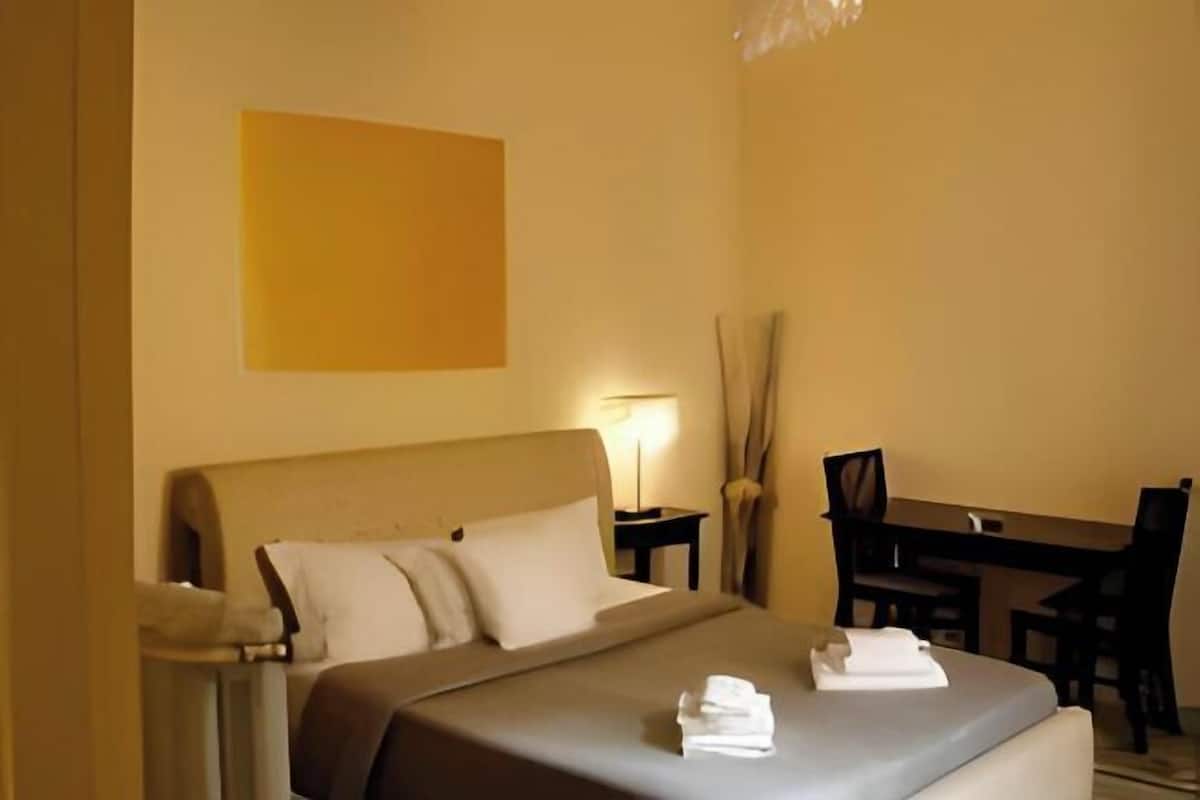 1 kamar tidur, meja kerja, ruang kerja ramah laptop, dan kedap suara