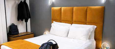 Deluxe Townhome, 1 King Bed, Non Smoking, Housekeeping | 1 bedroom, desk, laptop workspace, soundproofing