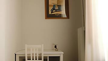 1 bedroom, desk, laptop workspace, soundproofing