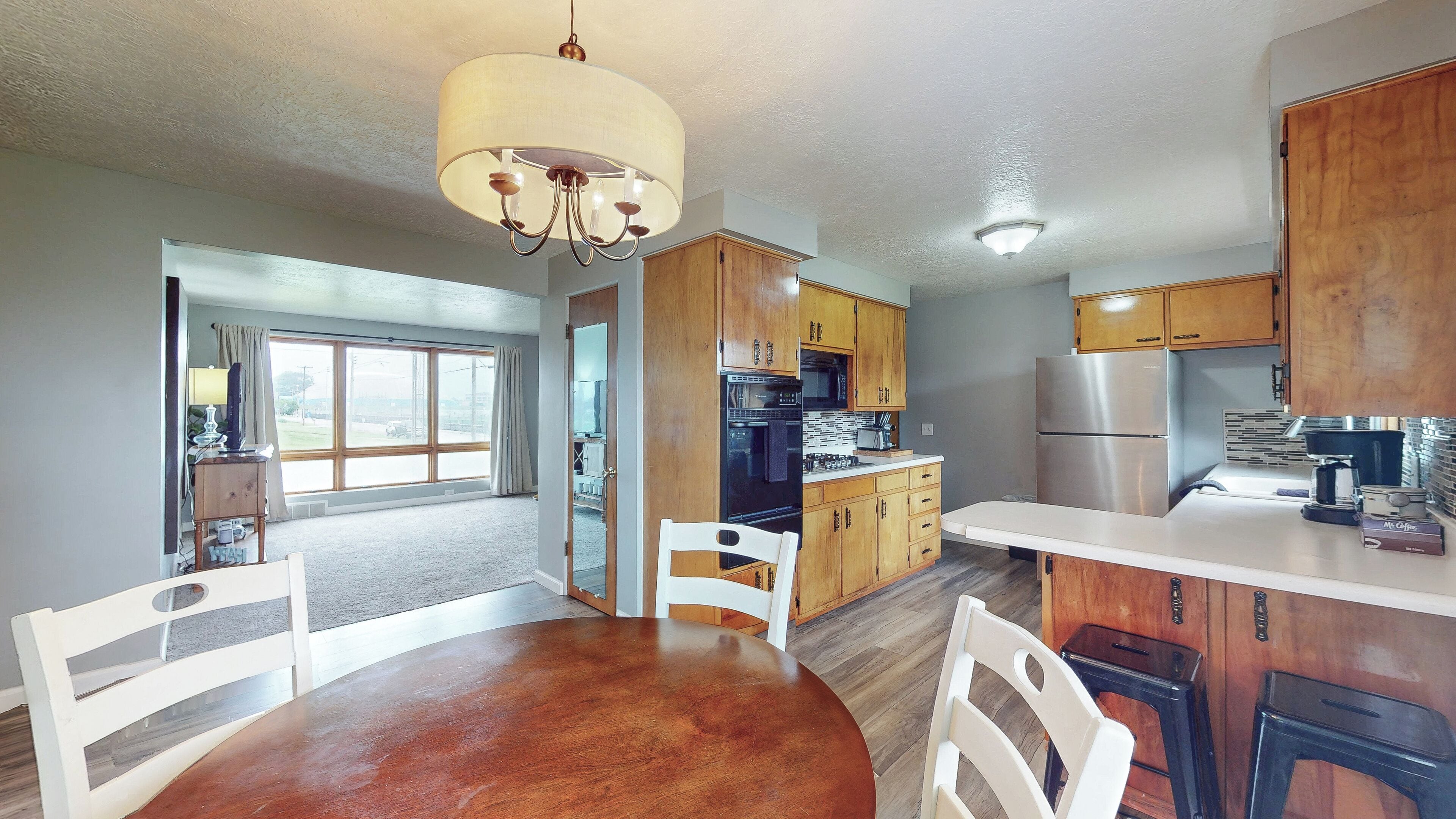 雪櫃、微波爐、焗爐、爐具