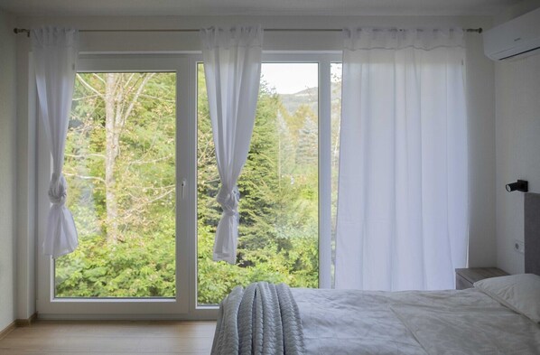 4 chambres, fer et planche à repasser, Wi-Fi, draps fournis