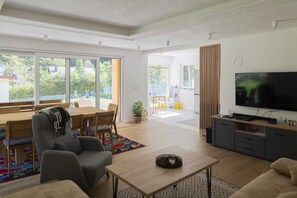 TV - Villa Rivus in Hadžići (Hadžići)