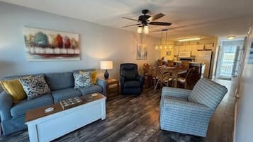 Condo, 3 phòng ngủ | Khu phòng khách