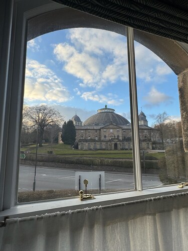 Luxury Buxton Apartment Seconds from Opera House, Pavilion Gardens & Dome