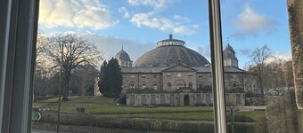 Luxury Buxton Apartment Seconds from Opera House, Pavilion Gardens & Dome