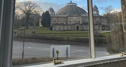 Luxury Buxton Apartment Seconds from Opera House, Pavilion Gardens & Dome