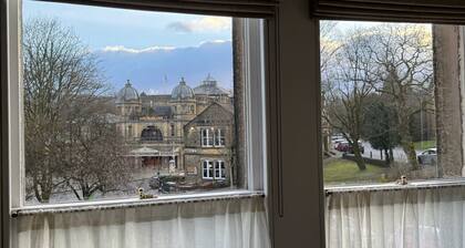 Luxury Buxton Apartment Seconds from Opera House, Pavilion Gardens & Dome