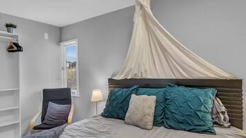 3 slaapkamers, een strijkplank/strijkijzer, wifi, beddengoed