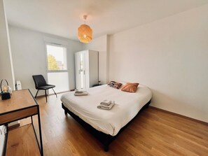 2 chambres, fer et planche Ă repasser, draps fournis