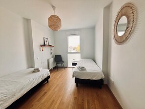 2 chambres, fer et planche à repasser, draps fournis