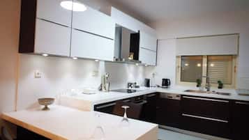 冰箱、微波炉、烤箱、洗碗机