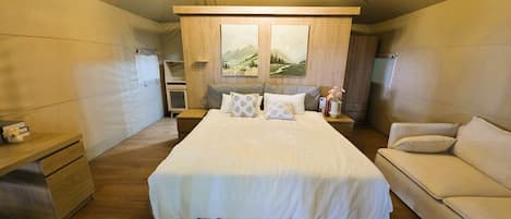 Tält Premium | Värdeförvaringsskåp på rummet och sängkläder