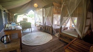 Barraca família | Cofres nos quartos, roupa de cama