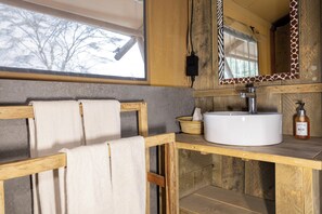 Shower, free toiletries, towels, soap - Africa Safari Manyara Escarpment (Lake Manyara National Park)