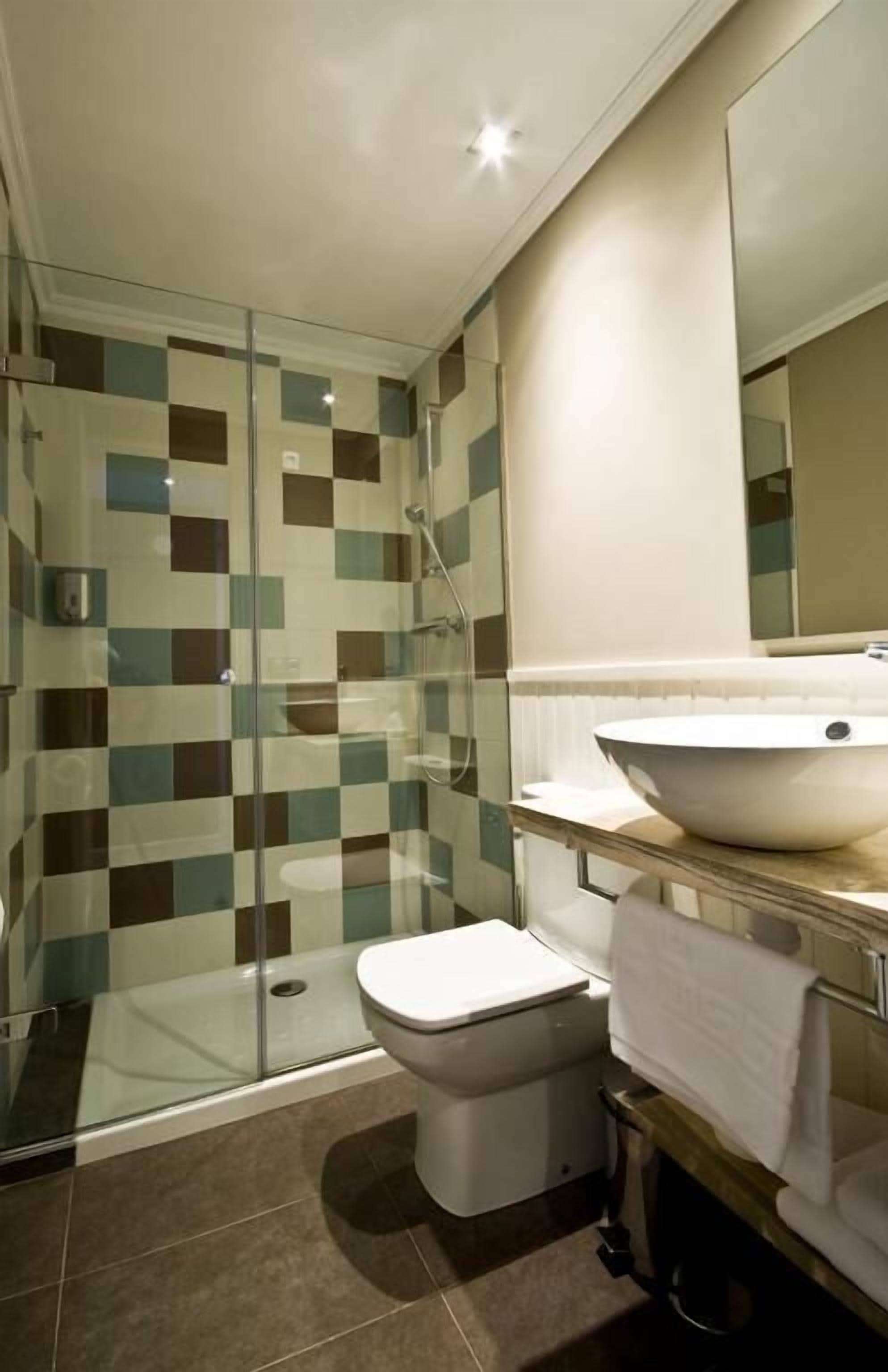 Double or Twin Room | Bathroom