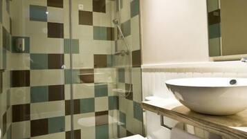 Double or Twin Room | Bathroom