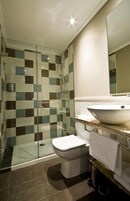 Habitación con 1 cama doble o 2 individuales | Baño