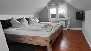 1 bedroom, iron/ironing board, travel cot, free WiFi