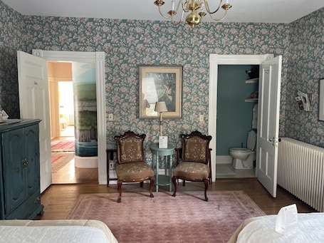 1 bedroom, bed sheets. The Hudson Room - Two Queen Beds - The Guilford Bed & Breakfast