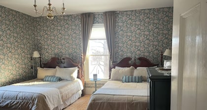 The Hudson Room - Two Queen Beds - The Guilford Bed & Breakfast