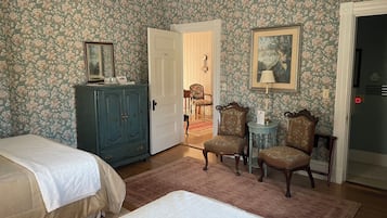 1 bedroom, bed sheets