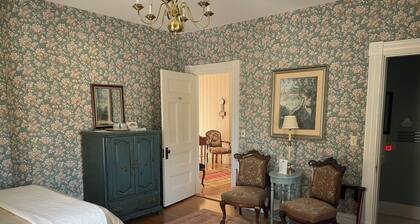 The Hudson Room - Two Queen Beds - The Guilford Bed & Breakfast