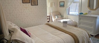 The Isobel Room - Full Bed  - The Guilford Bed & Breakfast