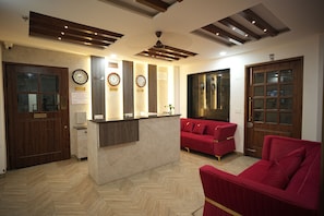 Reception - HOTEL LE GRANDE (Zirakpur)