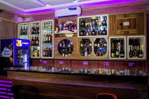 2 bars/lounges - Del Migos Hotel & Suites (Lagos)