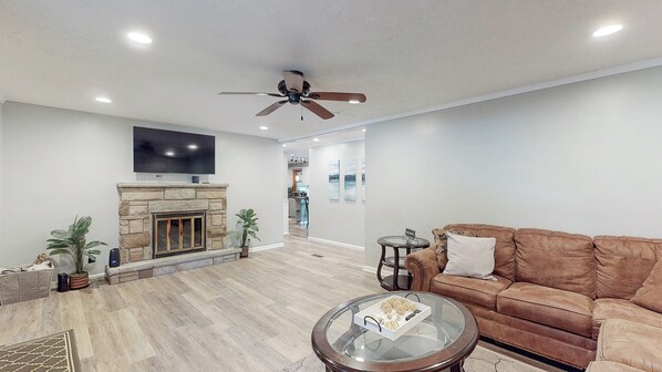 TV connectée, table de tennis de table