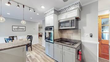 KylskÄp, mikrovÄgsugn, ugn och spishÀll