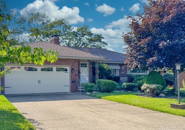 Exterior - Sideline Sanctuary-Cozy Nights, Game Day Lights (Canton)