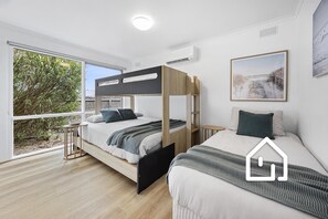 4 bedrooms, iron/ironing board, free WiFi, bed sheets