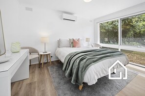 4 bedrooms, iron/ironing board, free WiFi, bed sheets