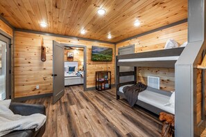 2 soverom, strykejern/-brett, wi-fi og sengetøy