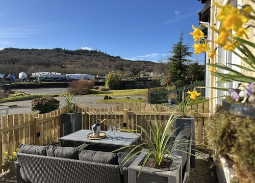 Coorie Neuk -  a beautiful cottage overlooking Crinan Canal