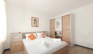 Villa | 4 bedrooms, iron/ironing board, free WiFi, bed sheets - Villa Gariful - Sleeps 10 - Pool - Hottub - Petsok (Zagvozd)