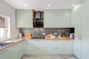 Fridge, microwave, oven, stovetop - Villa Gariful - Sleeps 10 - Pool - Hottub - Petsok (Zagvozd)