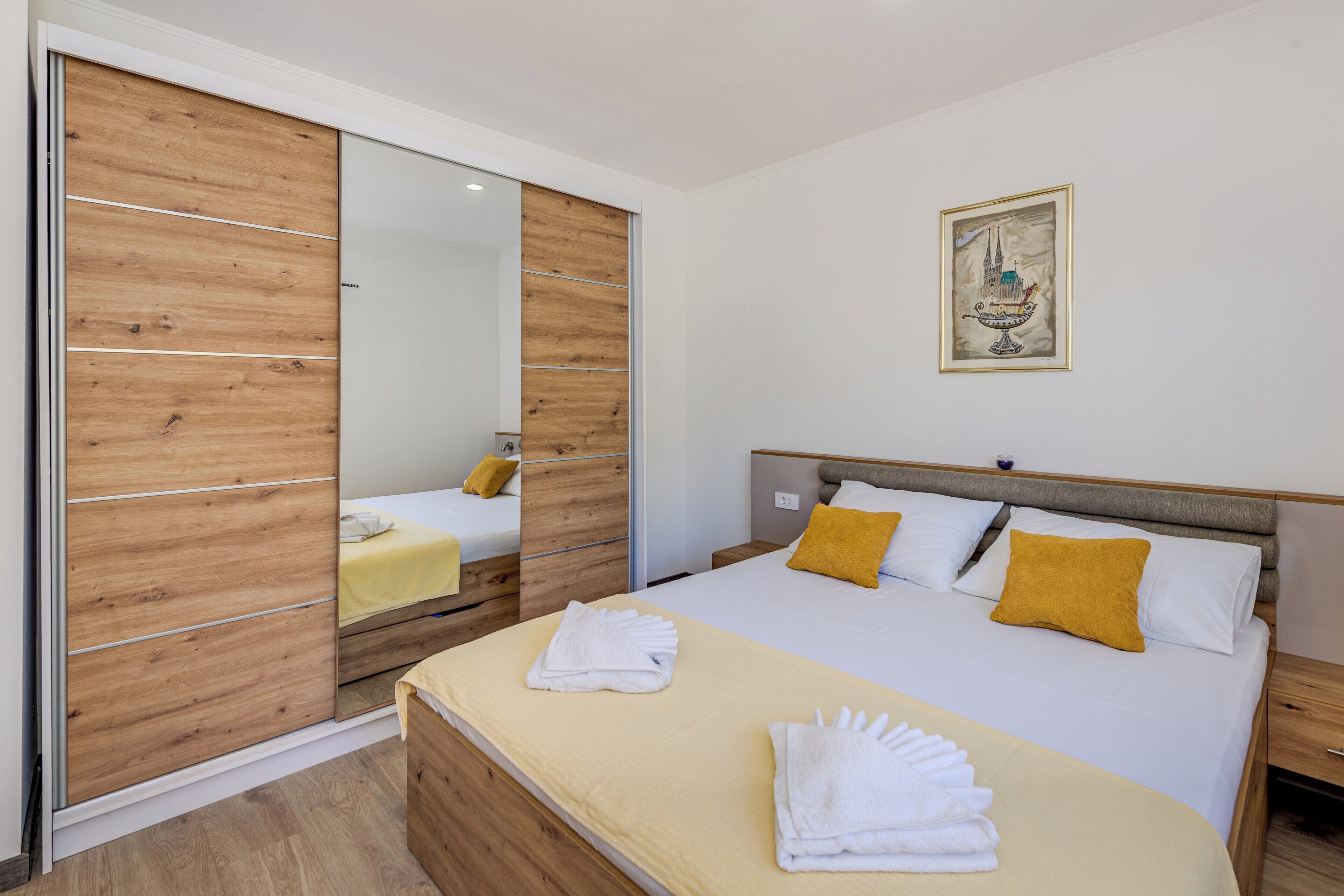 4 bedrooms, iron/ironing board, free WiFi, bed sheets