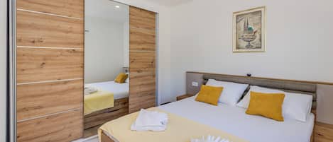 4 室のベッドルーム、アイロン / アイロン台、WiFi (無料)、ベッドシーツ