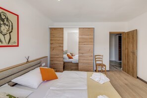 4 soverom, strykejern/-brett, wi-fi (inkludert) og sengetøy