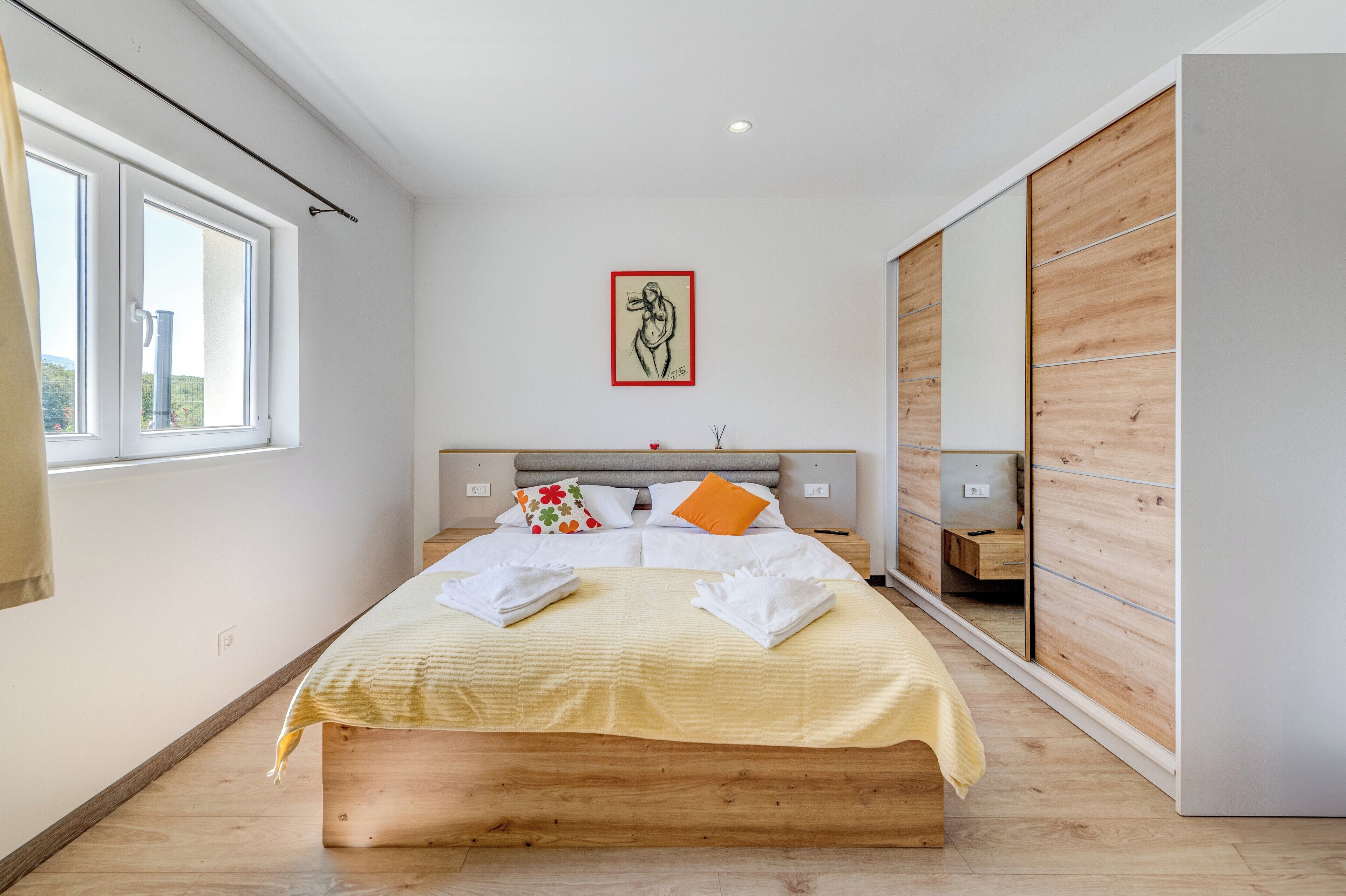 4 bedrooms, iron/ironing board, free WiFi, bed sheets