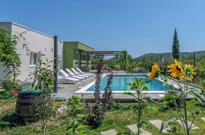 Outdoor pool - Villa Gariful, Sleeps 8 with Pool & Pet Friendly (Zagvozd)