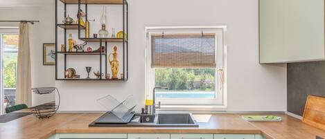 冰箱、微波炉、烤箱、炉灶