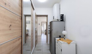 Villa | Interior - Villa Gariful - Sleeps 10 - Pool - Hottub - Petsok (Zagvozd)