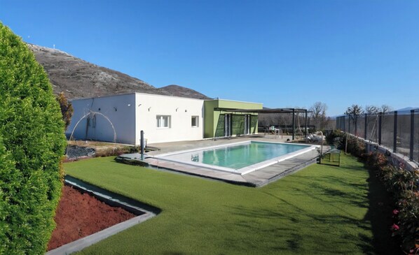 Villa | Pool | Outdoor pool - Villa Gariful - Sleeps 10 - Pool - Hottub - Petsok (Zagvozd)